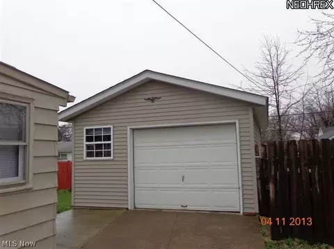 861 Oak St, Elyria, OH 44035 photo 3