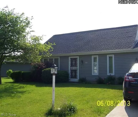 149 Valley Forge Cir, Elyria, OH 44035 photo 2