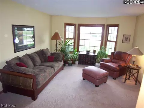 237 N River Rd, Munroe Falls, OH 44262 photo 3