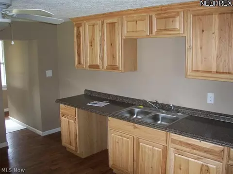 348 Prospect St, Dover, OH 44622 photo 4