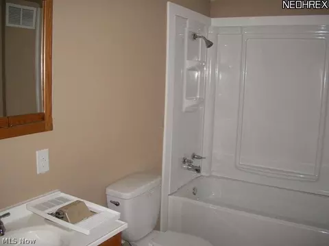 348 Prospect St, Dover, OH 44622 photo 9