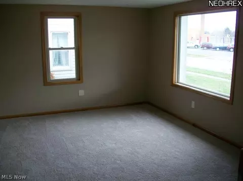348 Prospect St, Dover, OH 44622 photo 3