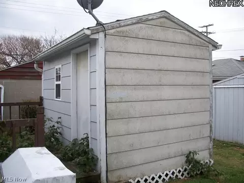 348 Prospect St, Dover, OH 44622 photo 10