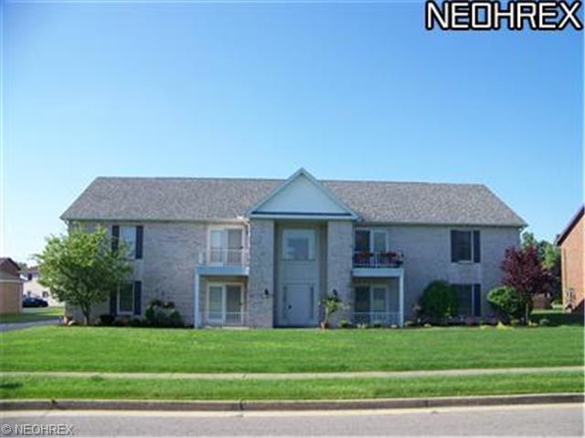 823 Pearson Cir #2, Youngstown, OH 44512 photo 1