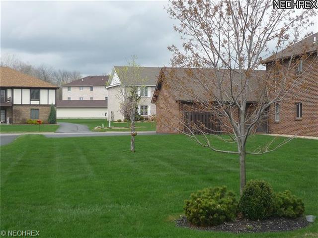823 Pearson Cir #2, Youngstown, OH 44512 photo 8