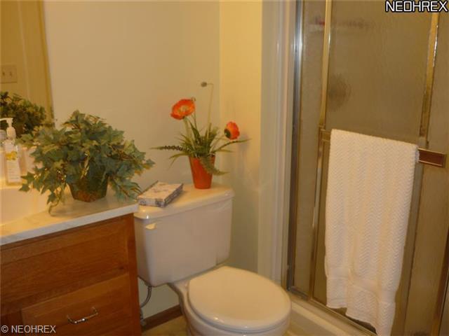 823 Pearson Cir #2, Youngstown, OH 44512 photo 7