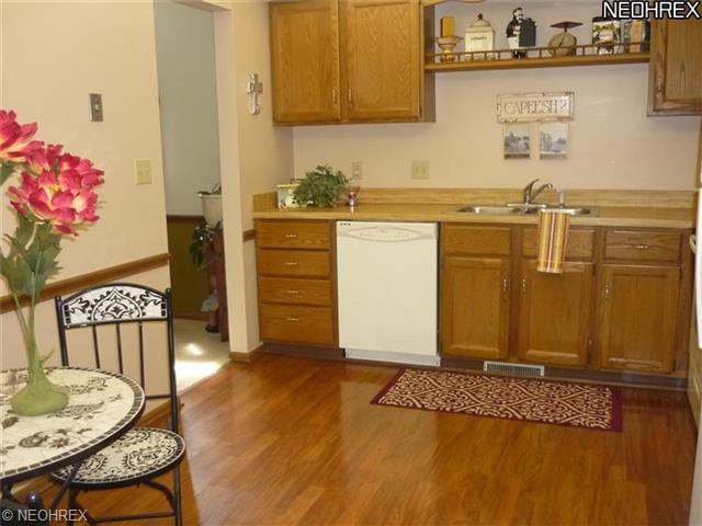 823 Pearson Cir #2, Youngstown, OH 44512 photo 5