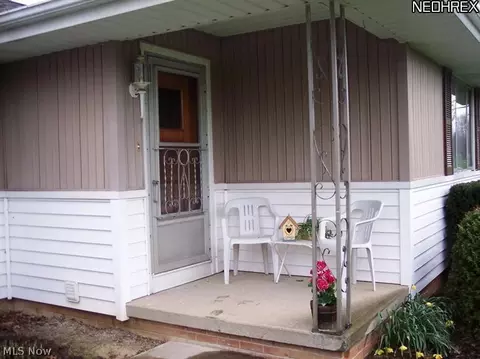 33700 Arthur Rd, Solon, OH 44139 photo 2