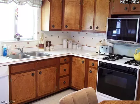 33700 Arthur Rd, Solon, OH 44139 photo 8