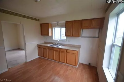 4910 Topper Ave, Ashtabula, OH 44004 photo 5