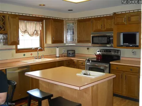 6908 Appleton Ct, Mentor, OH 44060 photo 7