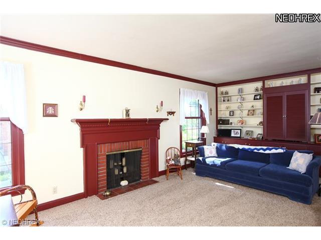 227 N Cadillac Dr, Youngstown, OH 44512 photo 3
