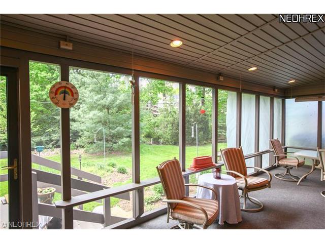 227 N Cadillac Dr, Youngstown, OH 44512 photo 9