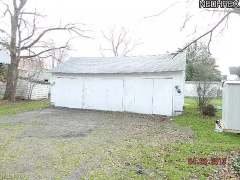 407 Blaine St, Elyria, OH 44035 photo 2
