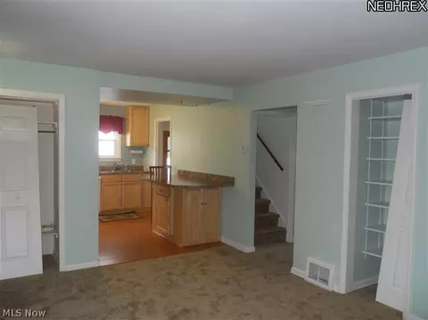 6510 Forest Ave, Parma, OH 44129 photo 5