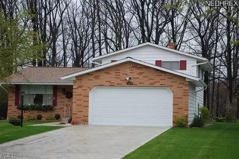 2219 Augustine Dr, Parma, OH 44134 photo 1