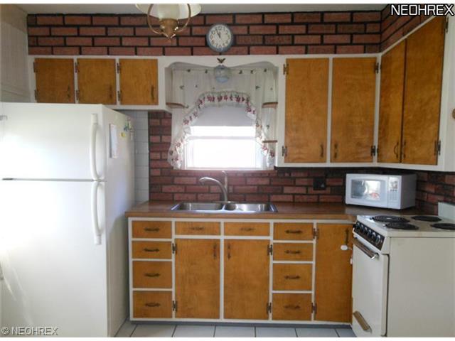 144 Argyle Ave, Youngstown, OH 44512 photo 3