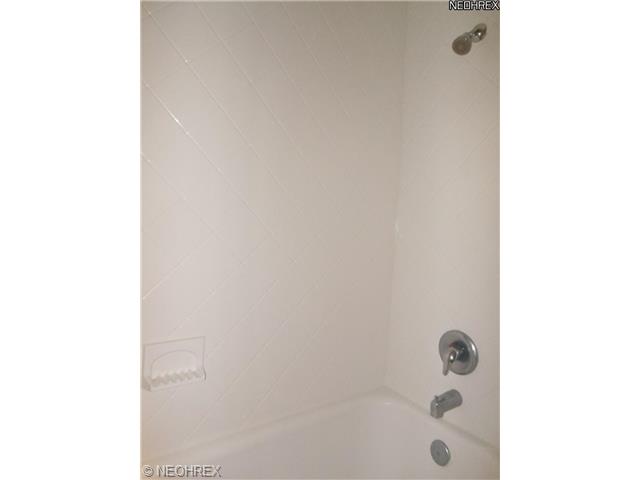 144 Argyle Ave, Youngstown, OH 44512 photo 9