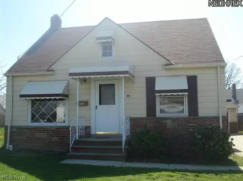 860 E 210th St, Euclid, OH 44119 photo 1