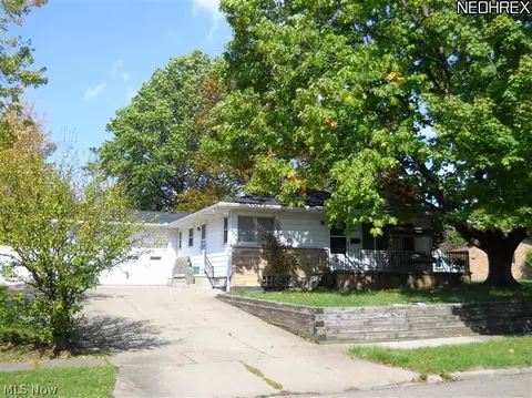 1343 Bellcrest Dr, Akron, OH 44313 photo 1