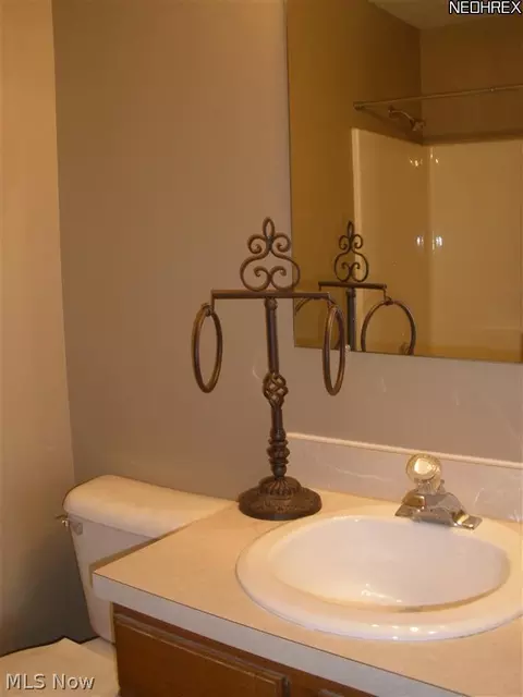 502 Bayberry Dr, Elyria, OH 44035 photo 17