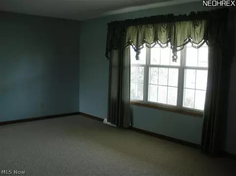 502 Bayberry Dr, Elyria, OH 44035 photo 2