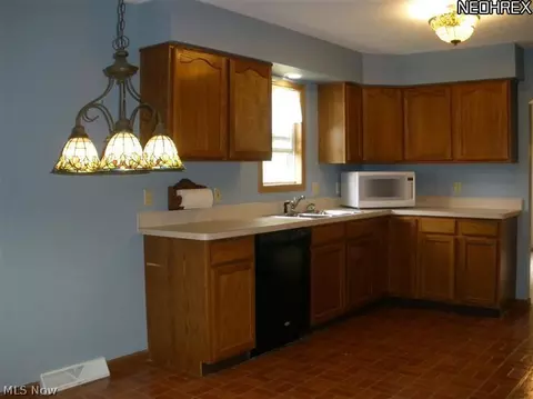 502 Bayberry Dr, Elyria, OH 44035 photo 8