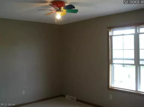 502 Bayberry Dr, Elyria, OH 44035 photo 16