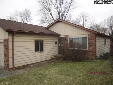 6070 Thunderbird Dr, Maple Heights, OH 44137 photo 1