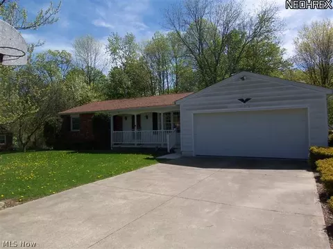 421 Crestview Dr, Ashtabula, OH 44004 photo 1