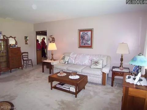 421 Crestview Dr, Ashtabula, OH 44004 photo 2