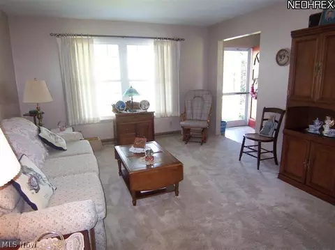 421 Crestview Dr, Ashtabula, OH 44004 photo 4