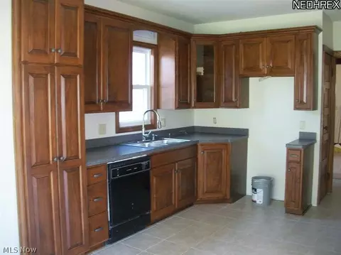 720 Race St, Dover, OH 44622 photo 4