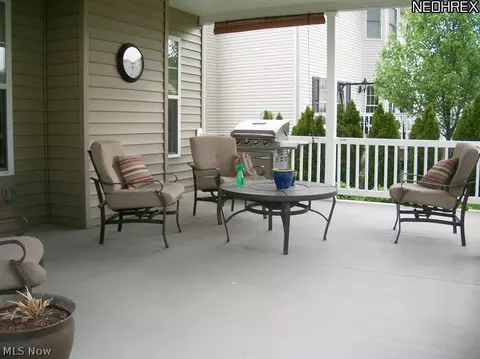 718 Lilac Ln, Dover, OH 44622 photo 3