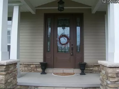 718 Lilac Ln, Dover, OH 44622 photo 2