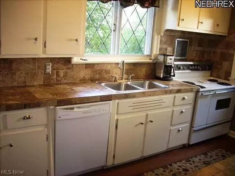 230 Ohio St, Elyria, OH 44035 photo 6