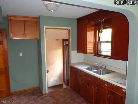 16680 Libby Rd, Maple Heights, OH 44137 photo 6