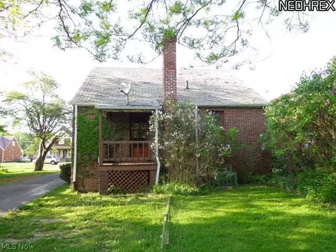 16680 Libby Rd, Maple Heights, OH 44137 photo 2