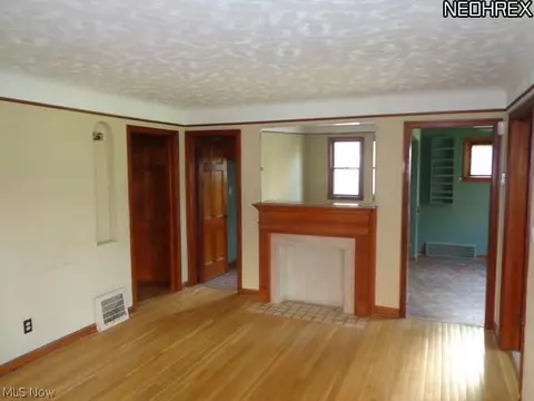 16680 Libby Rd, Maple Heights, OH 44137 photo 10