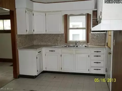 131 Marseilles Ave, Elyria, OH 44035 photo 4