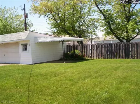 28865 Hazel Ave, Wickliffe, OH 44092 photo 4