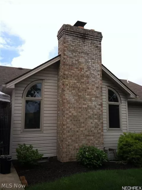303 Deer Creek Dr, Struthers, OH 44471 photo 9
