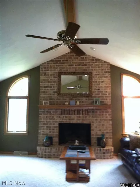 303 Deer Creek Dr, Struthers, OH 44471 photo 2