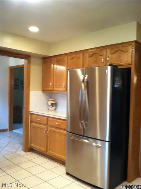 303 Deer Creek Dr, Struthers, OH 44471 photo 4
