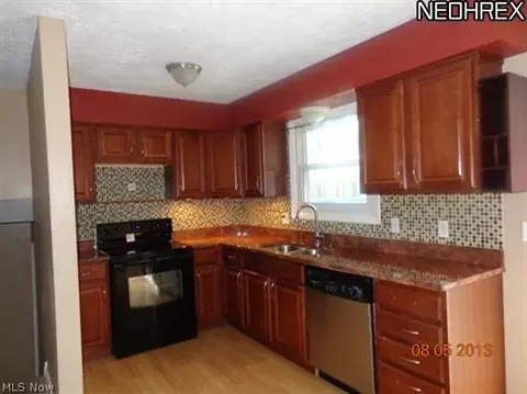 925 Salem Ave, Elyria, OH 44035 photo 7