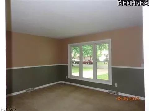 925 Salem Ave, Elyria, OH 44035 photo 3
