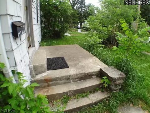 247 8th St, Elyria, OH 44035 photo 5
