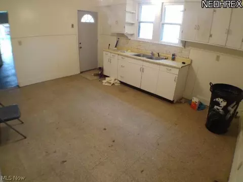 247 8th St, Elyria, OH 44035 photo 12