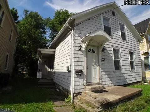 247 8th St, Elyria, OH 44035 photo 3