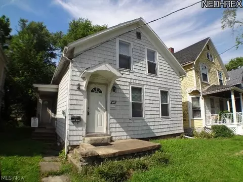 247 8th St, Elyria, OH 44035 photo 2